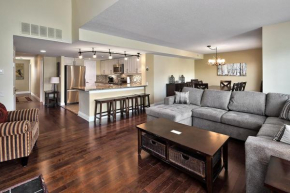 Large luxurious upper floor condo in Sierra Lane